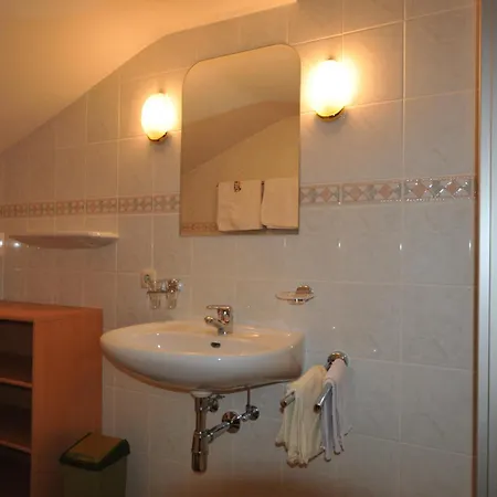 Fruehstueckspension & Eugenie בית הארחה 4*